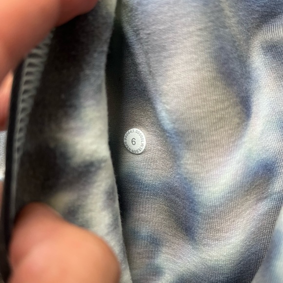 Lululemon Women’s Hoodie Sweatshirt All Yours Gray Tie Dye Size 6 - Picture 3 of 4